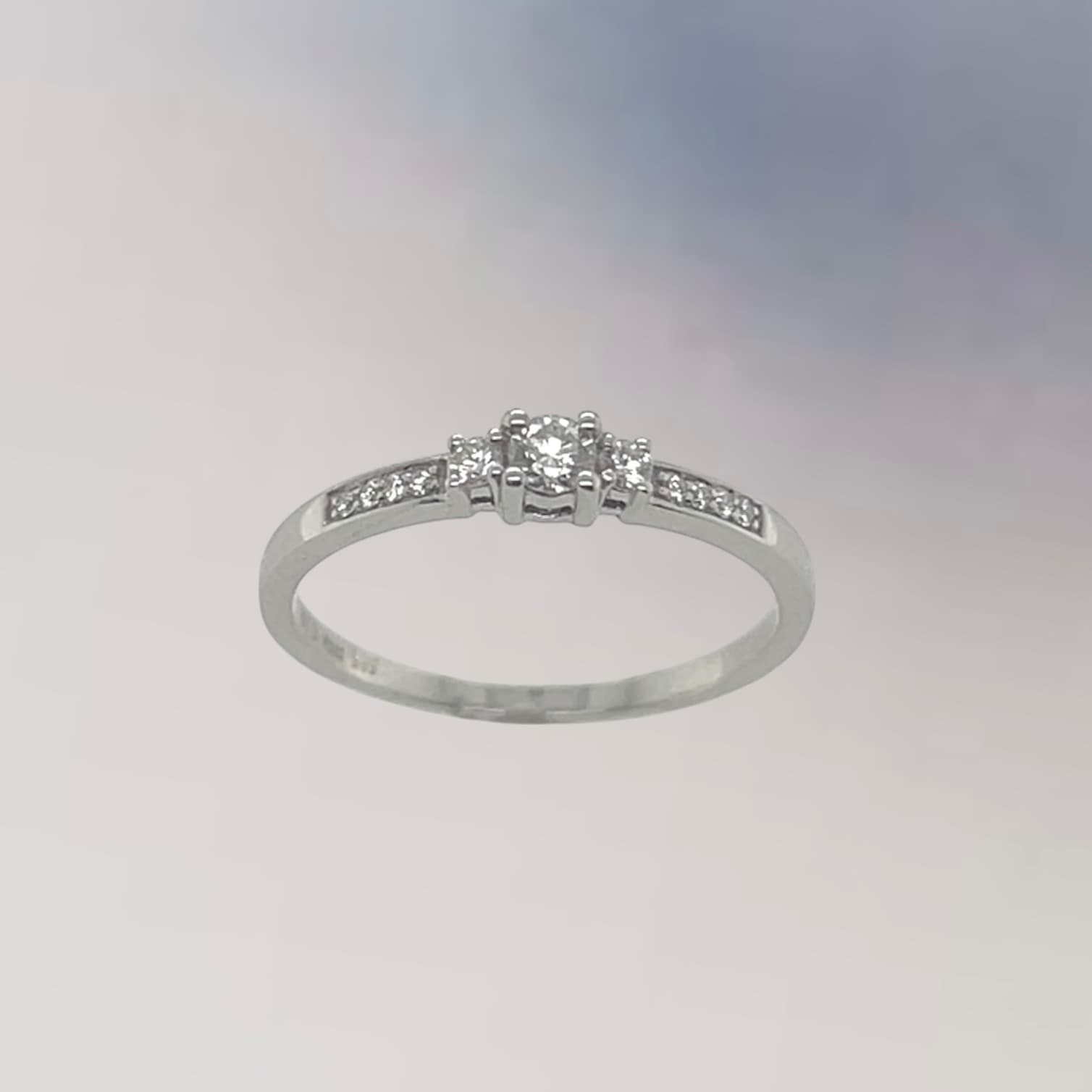 Diamantring mit Seitenbesatz_Franz_Cermak_Linz_Landstrasse